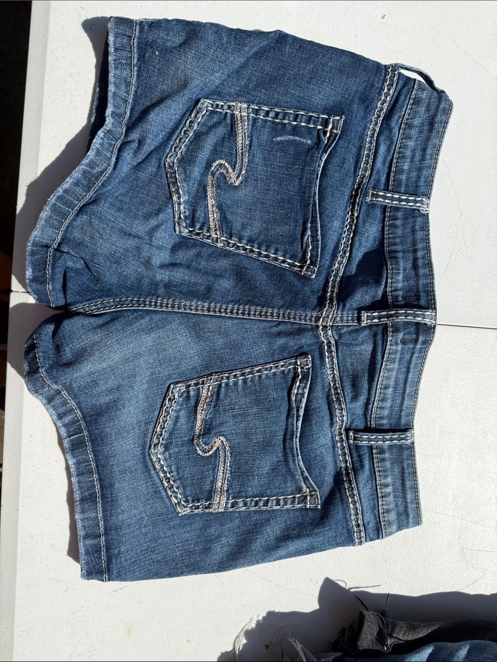 Silver Jeans Men's Relaxed Denim Shorts in Faded Blue